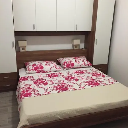 Uroda Apartment